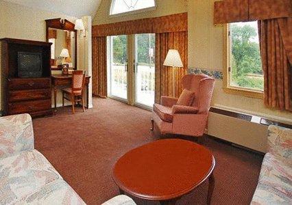 Econo Lodge Inn & Suites Groton Extérieur photo