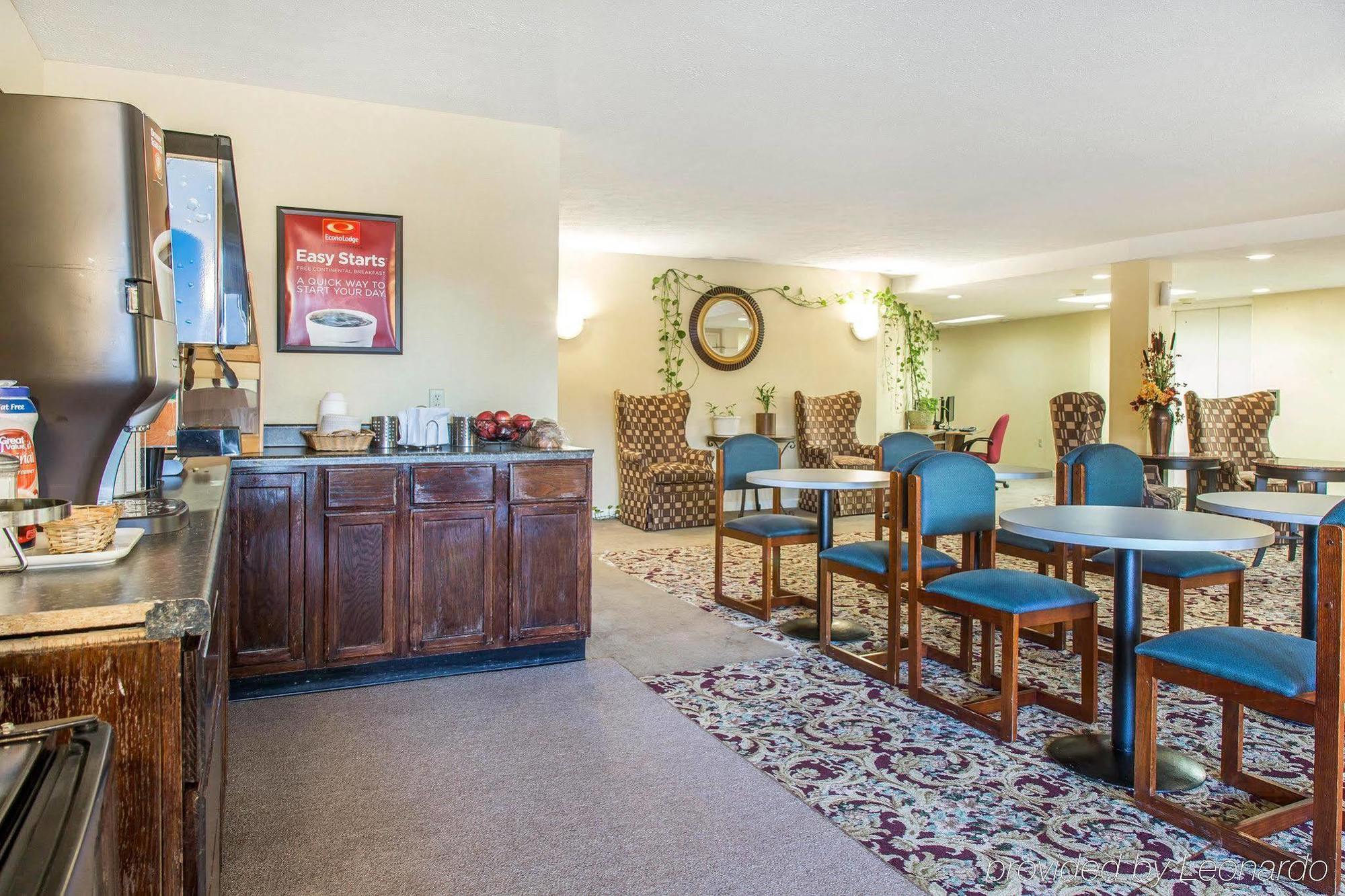 Econo Lodge Inn & Suites Groton Extérieur photo