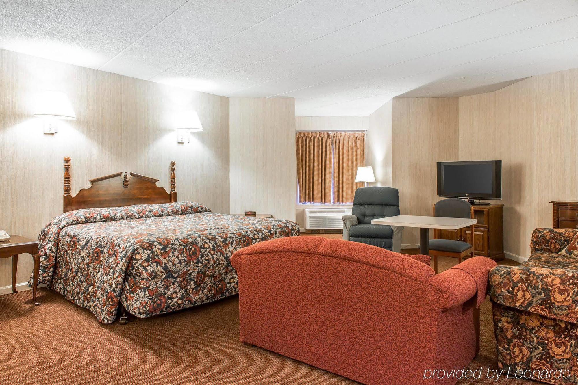 Econo Lodge Inn & Suites Groton Extérieur photo