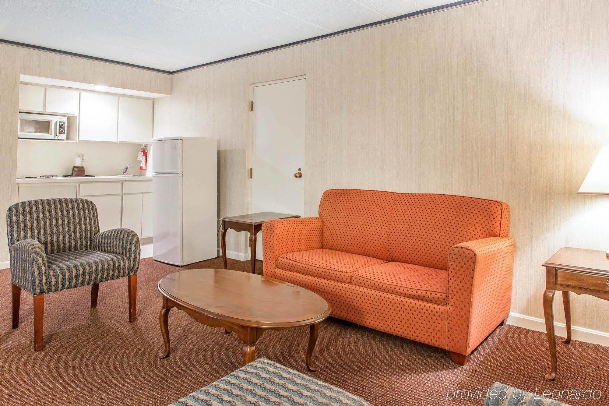 Econo Lodge Inn & Suites Groton Extérieur photo