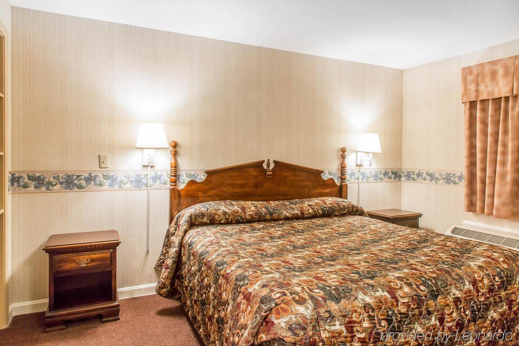 Econo Lodge Inn & Suites Groton Extérieur photo
