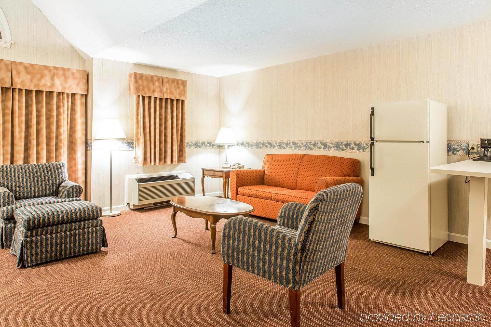 Econo Lodge Inn & Suites Groton Extérieur photo