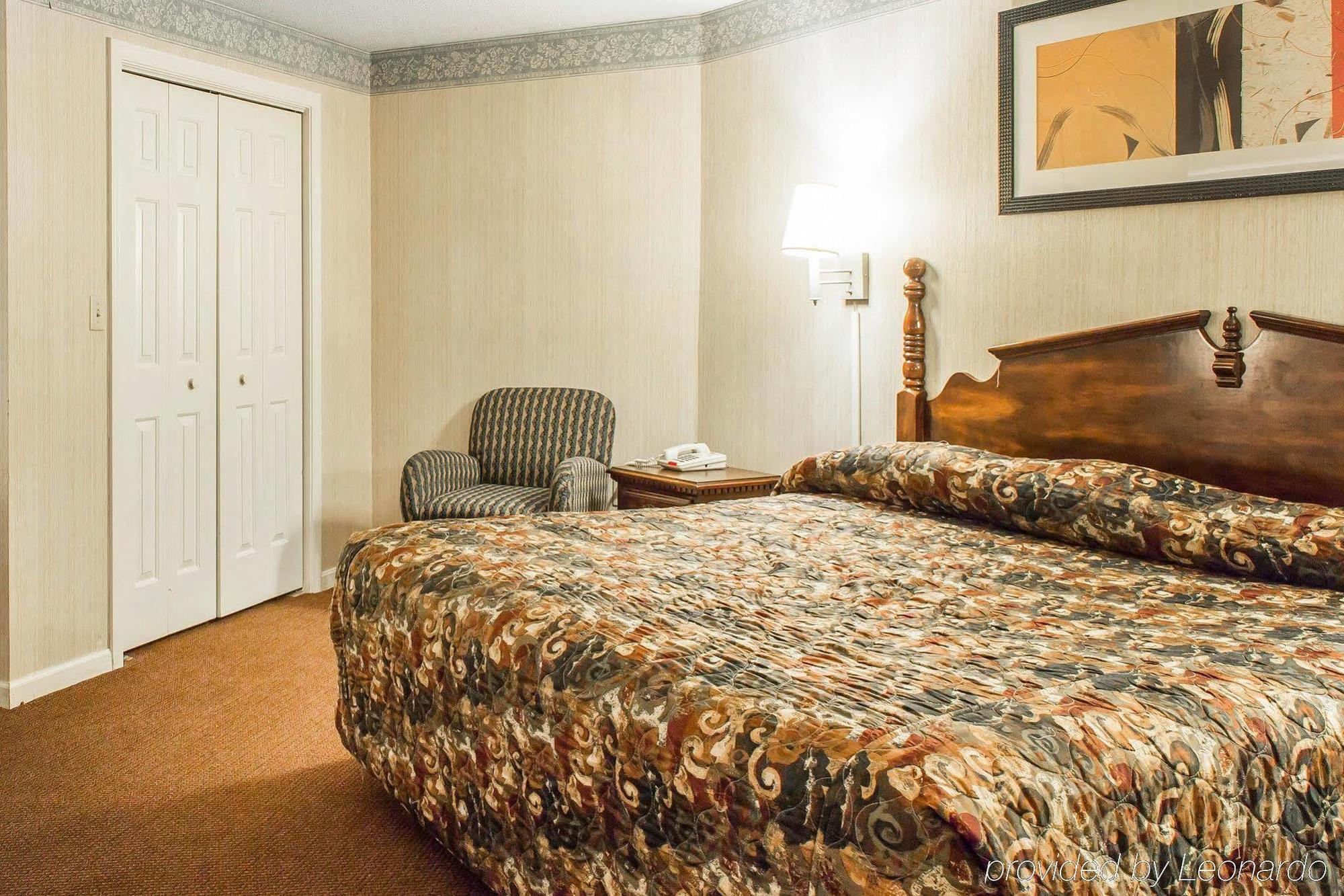Econo Lodge Inn & Suites Groton Extérieur photo