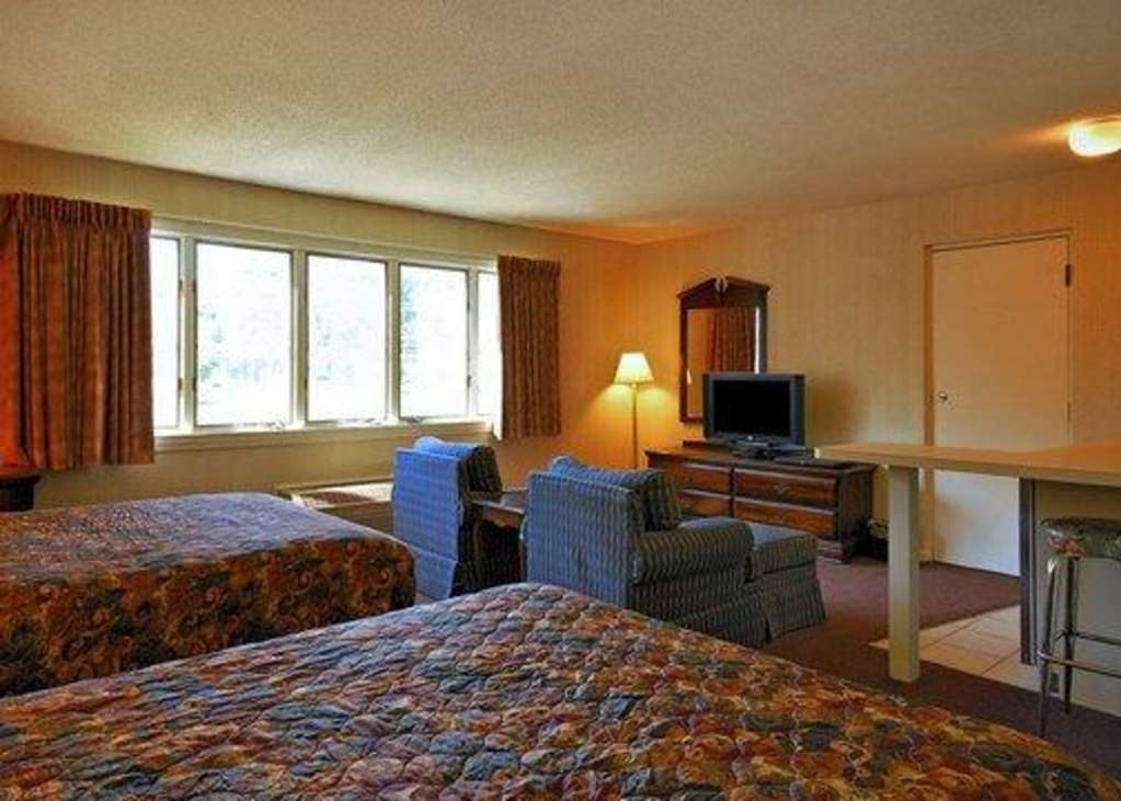 Econo Lodge Inn & Suites Groton Chambre photo