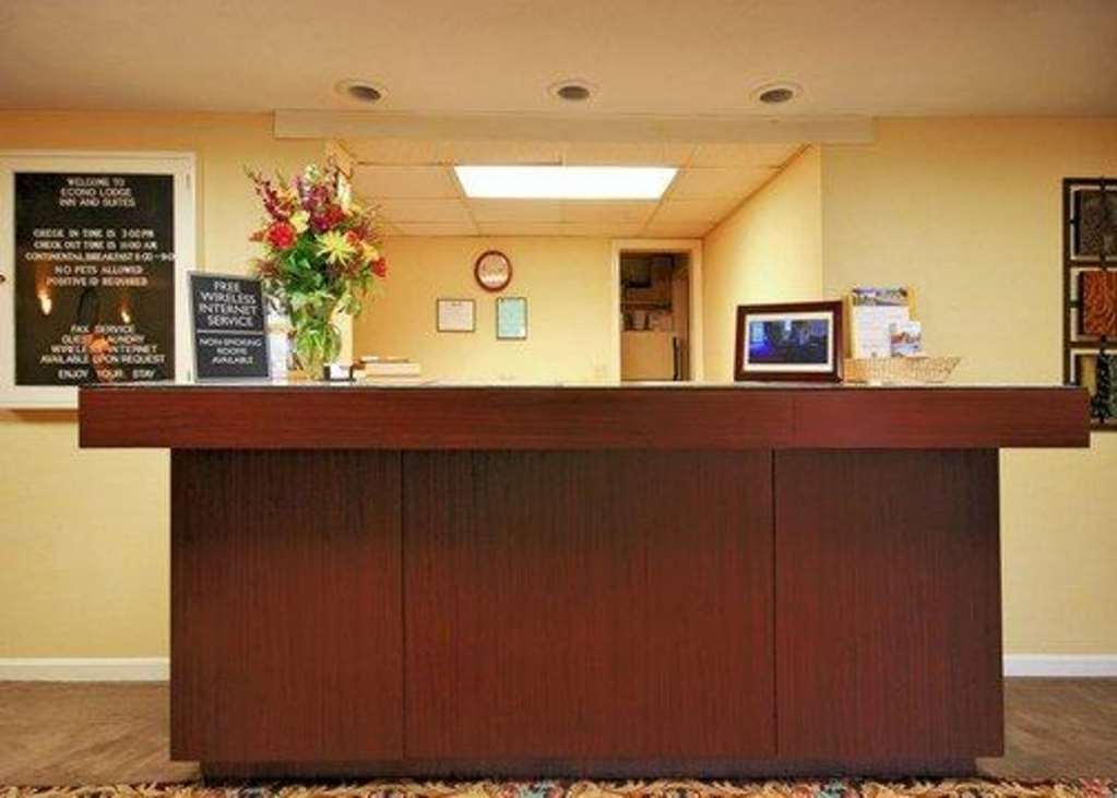Econo Lodge Inn & Suites Groton Intérieur photo