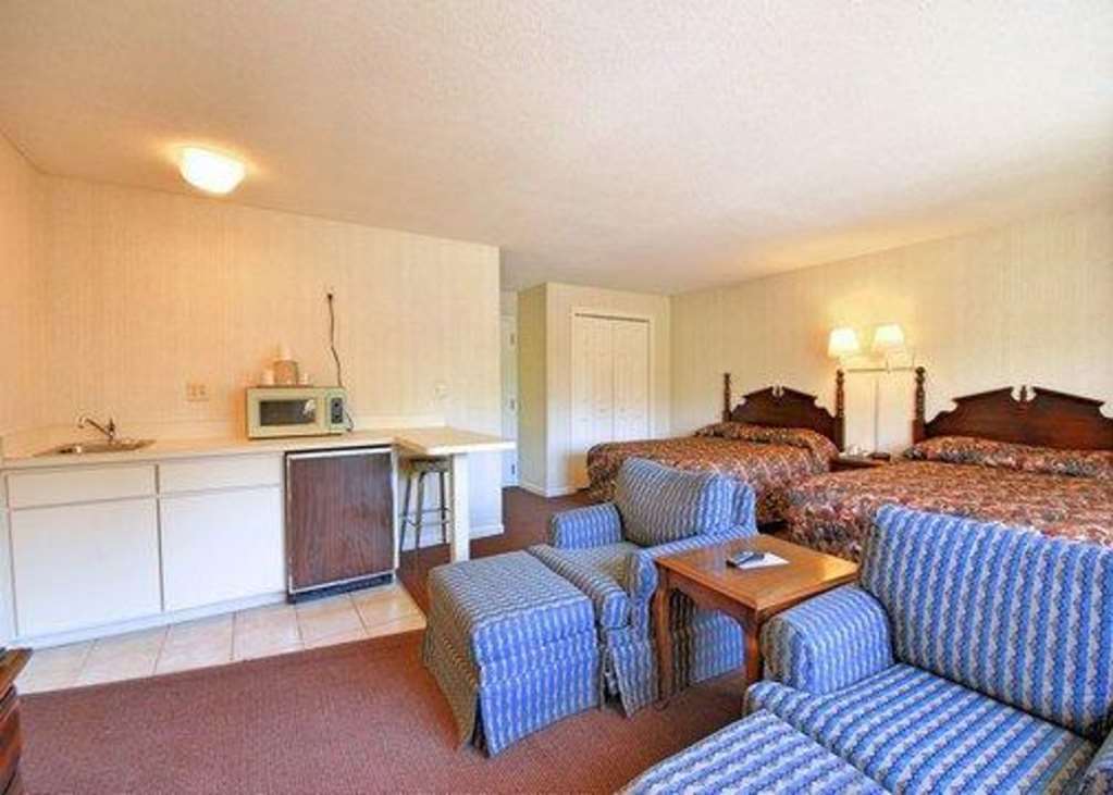 Econo Lodge Inn & Suites Groton Chambre photo