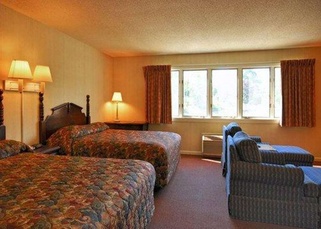 Econo Lodge Inn & Suites Groton Chambre photo