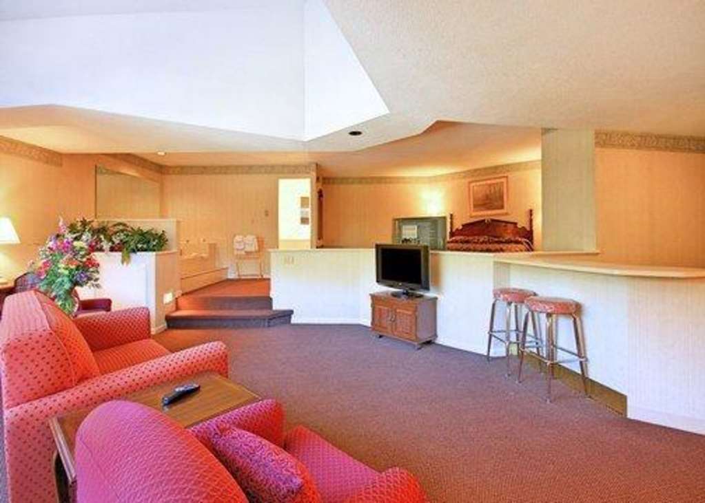 Econo Lodge Inn & Suites Groton Chambre photo