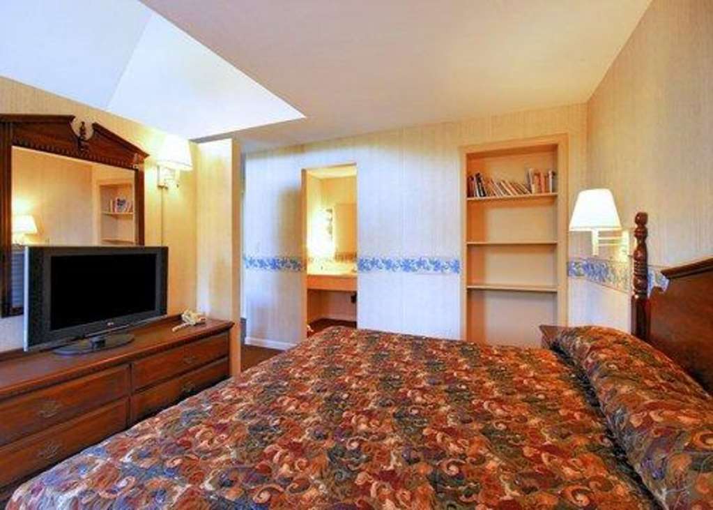 Econo Lodge Inn & Suites Groton Chambre photo
