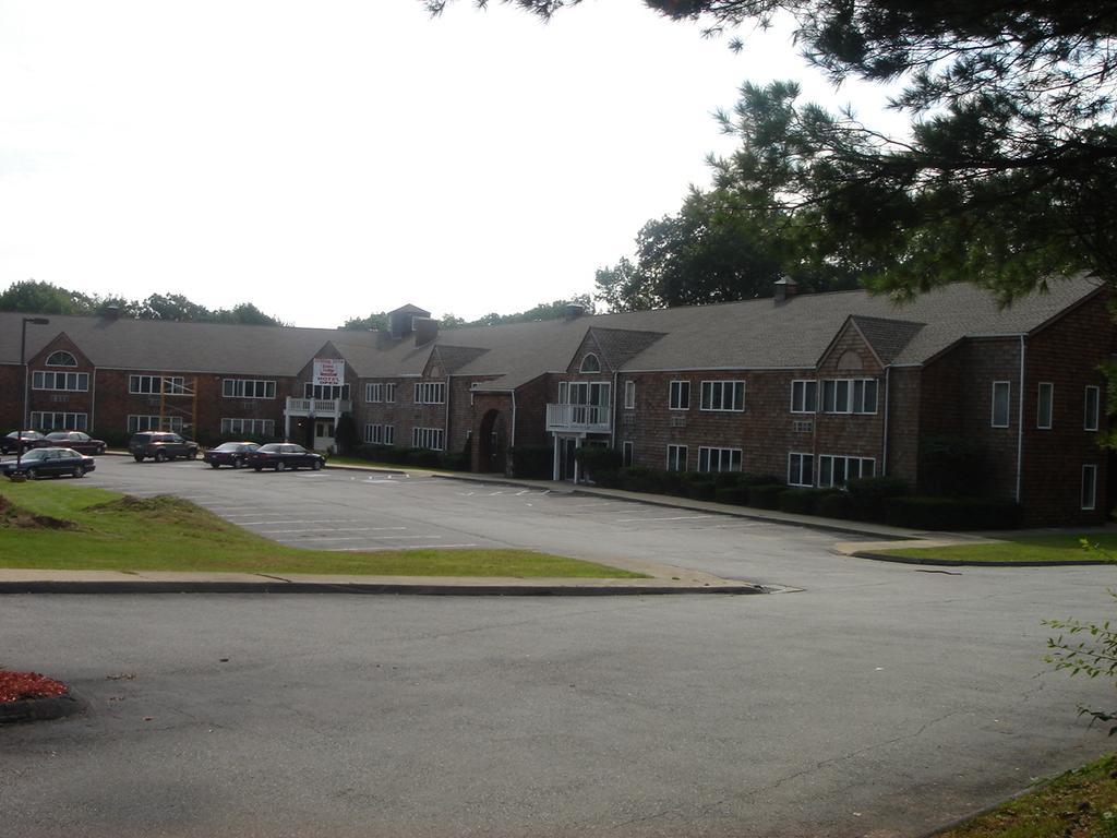Econo Lodge Inn & Suites Groton Extérieur photo