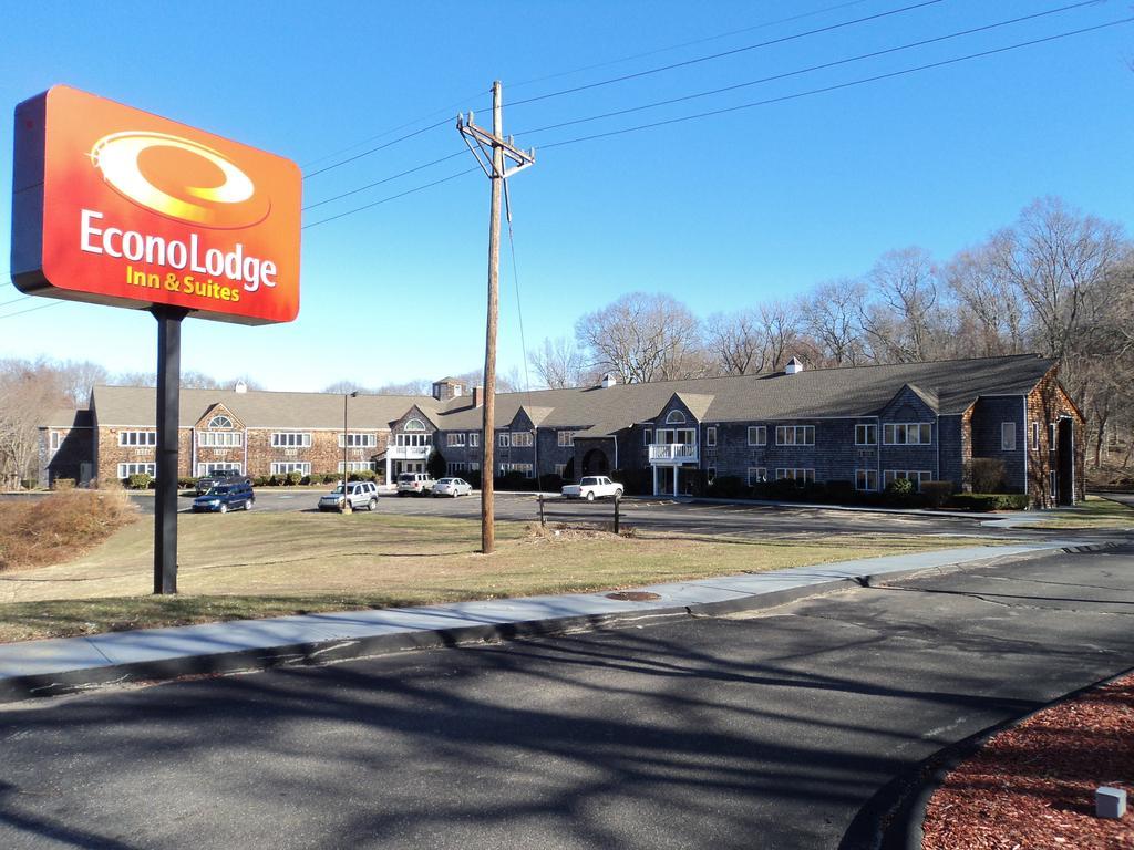 Econo Lodge Inn & Suites Groton Extérieur photo